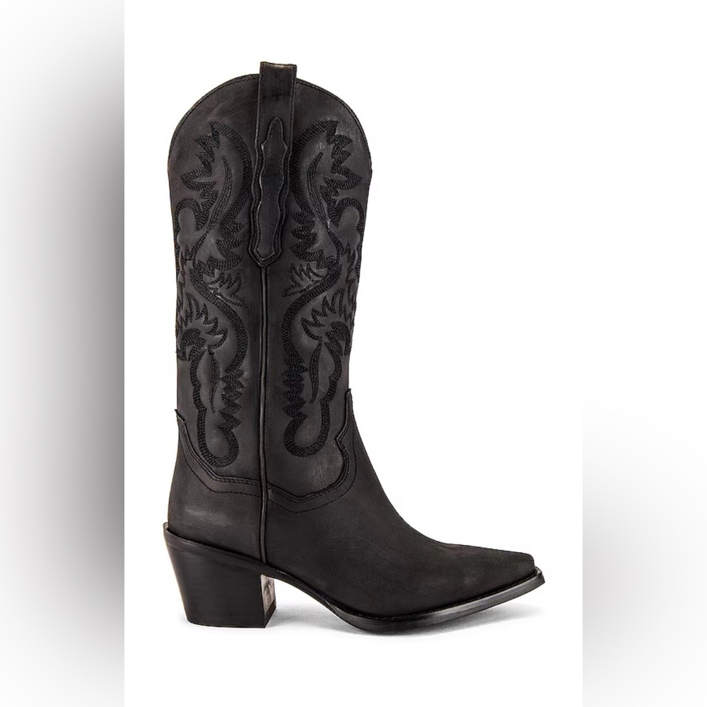 Dagget Boot in Black Washed
Jeffrey Campbell size 9